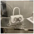 Mini sac à main blanc en similicuir orné d'un grand nœud scintillant en strass - Blanc