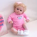 Poupée bébé reborn réaliste 60cm avec boucles blondes et body rose à pois - Style Tenue Rose à Pois Papillon / 60 cm