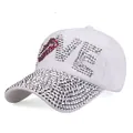 Berretto da baseball in cotone bianco con decorazione LOVE in strass e visiera brillante - Regolabile / Bianco