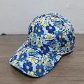 Dettaglio cappello da baseball floreale con motivi blu navy e visiera curva da donna - Blu Giallo Bianco Floreale Denso (Stile 6)