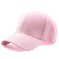 Dettaglio del cappellino da baseball in cotone rosa con struttura a sei pannelli e visiera - Regolabile / Rosa
