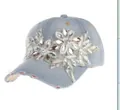 Berretto da baseball in denim azzurro da donna con applique floreale di strass - Denim Blu Chiaro