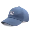 Détail du logo M blanc brodé sur une casquette de baseball en coton bleu denim - Réglable / Bleu