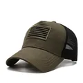 Detailansicht des US-Flaggen-Patches auf olivgrüner Mesh-Trucker-Cap mit verstärkten Nähten - Verstellbar / Armeegrün