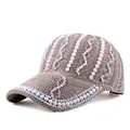 Detalle de diamantes de imitación brillantes y perlas blancas en gorra de béisbol de malla - L(58-60cm) / Caqui