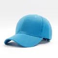 Dettaglio del berretto da baseball in twill di cotone azzurro con cuciture - Regolabile / Ciano