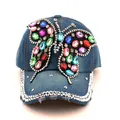 Détail du motif papillon en strass colorés sur une casquette en jean bleu marine - Denim Bleu Foncé