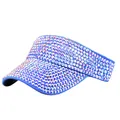 Blauwe zonneklep voor dames volledig versierd met fonkelende kleurrijke AB-steentjes - Lichtblauwe Hoed met Witte AB Strass