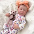 Realistische 49cm schlafende Reborn-Babypuppe Levi mit Strickbär auf Plüschmatte - Buntes Blumenmuster / Vollsilikon Körper (49cm)