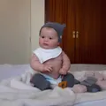 Poupée reborn réaliste de 50 cm en vinyle avec bonnet, bavoir et ours en peluche - Chair / 50cm