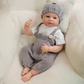 19-Zoll lebensechte Reborn-Babypuppe mit grauer Strickhose und passender Mütze - Grauer Strick-Strampler-Stil / 48cm Vollsilikon-Version