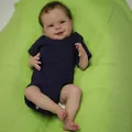Bambola Reborn Sebastian realistica da 19 pollici con tutina blu navy su tappetino verde - 48cm