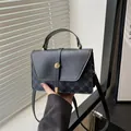 Borsa a tracolla retrò in pelle nera con motivo a griglia e fibbia dorata - Nero