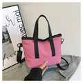 Sac fourre-tout chic en nylon magenta avec poignées noires et bandoulière - Rose rouge