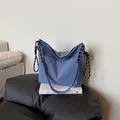 Sac fourre-tout bleu en nylon avec sangle en corde et poche à bouton pression en métal - Bleu