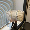 Bolso tote de encaje blanco con bordados de mariposas 3D y correas finas para el hombro - Blanco