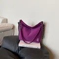 Sac bandoulière en nylon violet avec broderie IU et sangle tressée bicolore - Violet
