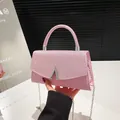 Sac de soirée rose pailleté étincelant avec fermoir en V élégant et bandoulière chaîne - Rose