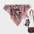 Pañuelo de seda clásico con estampado de leopardo y cebra en rosa y negro - 70x70cm / Borde Leopardo Rojo