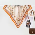 Klassisches Seidentuch mit floralem Vintage-Print und Kutsche in Beige und Orange - Blumen Kutsche (Orange) / Orange