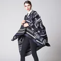 Châle en tricot épais pour femme avec motifs géométriques bleu marine et gris - 130x150cm / Noir & Marine