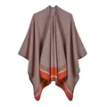Détail du châle pied-de-poule gris avec ourlet à rayures orange et couture de finition - Plaid Pied-de-poule Rose Orange
