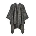 Détail du poncho en maille cachemire avec tissu gris épais et finitions de couture - Kaki Paisley