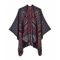 Capa poncho de punto bohemia con patrones geométricos en azul marino, burdeos y gris - Rojo Marino (Triángulo Geométrico)