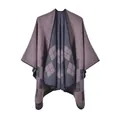 Klassisches Argyle-Strickponcho in Rosa und Grau mit hochwertiger schwarzer Saumkante - Rosa Argyle-Muster