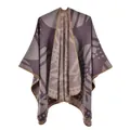 Dettaglio della trama in maglia con motivi geometrici viola e grigi e bordo marrone - 135cmx155cm / Stile Geometrico Viola