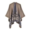 Détail d'un châle en tricot à fleurs avec coutures contrastées et texture épaisse vintage - Fleurs Fraîches Camel / 135*155 cm