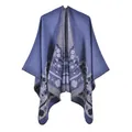 Détail du tissage jacquard floral sur un châle poncho chaud pour femme bleu et gris - Fleurs Fraîches Bleu / 135*155 cm