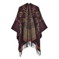 Poncho bohème en maille épaisse bordeaux avec motifs géométriques et franges - Rhombus Triangle Wine Red