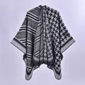 Damen Vintage Houndstooth Cape mit Jacquard-Muster und schwarz-grauem Patchwork-Design - Grau und Weiß Farbblock