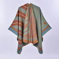 Gestricktes Schultertuch Poncho in Orange und Blau mit Hahnentrittmuster im Vintage-Stil - Orange Farbblock