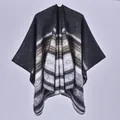 Damen Vintage Cape mit geometrischen Streifen in Anthrazit und Cremeweiß - Schwarz