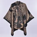 Châle rétro en simili cachemire à motif cachemire noir et camel élégant et chaud - 130x150cm / Noir Camel Paisley