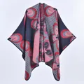 Cape cardigan en maille pour femme avec grand motif floral bleu marine et rouge - Rouge Marine