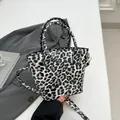 Sac seau tendance pour femme avec imprimé léopard noir et blanc et deux poignées - Noir