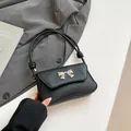Borsa sottobraccio minimalista in pelle nera con decorazione a fiocco argentato - Nero