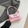 Borsa a spalla rosa in ecopelle con fiocco d'argento e manico a doppio nodo - Rosa
