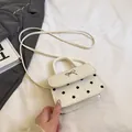 Mini borsa a mano bianco crema a pois con fiocco d'argento e tracolla sottile - Bianco