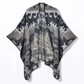 Vintage-Strickponcho für Damen mit geometrischem Muster in Grau- und Marinetönen - Zickzack-Polygon Schwarz Khaki