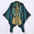 Chal de punto con diseño étnico de ondas en jacquard turquesa y amarillo vibrante - Azul y Negro Estilo Chino Pez Koi / 130x150cm
