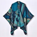 Mantella invernale da donna con linee astratte blu e motivo geometrico a maglia - Cerchi a Linee Astratte Blu Lago
