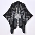 Châle poncho en tricot pour femme avec motif géométrique et tissu épais chaud - Noir et Gris