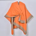 Châle en maille double face orange et camel pour femme avec fermeture à nouer - Orange Kaki