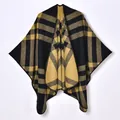 Châle poncho écossais surdimensionné noir et jaune avec bordures à franges de qualité - Camel
