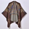 Scialle jacquard etnico spesso in marrone e blu con motivo vintage tradizionale - Caffè Nuvola Gru