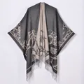 Scialle etnico grigio e beige con nappe in stile boho vintage da donna elegante - Stella Nappina Paisley Nero Caffè